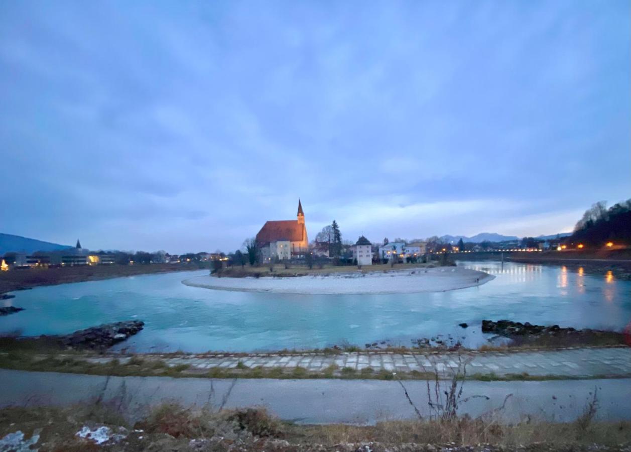 Ferienwohnung An Der Idyllischen Salzachschleife Naehe Salzburg Laufen Exteriör bild