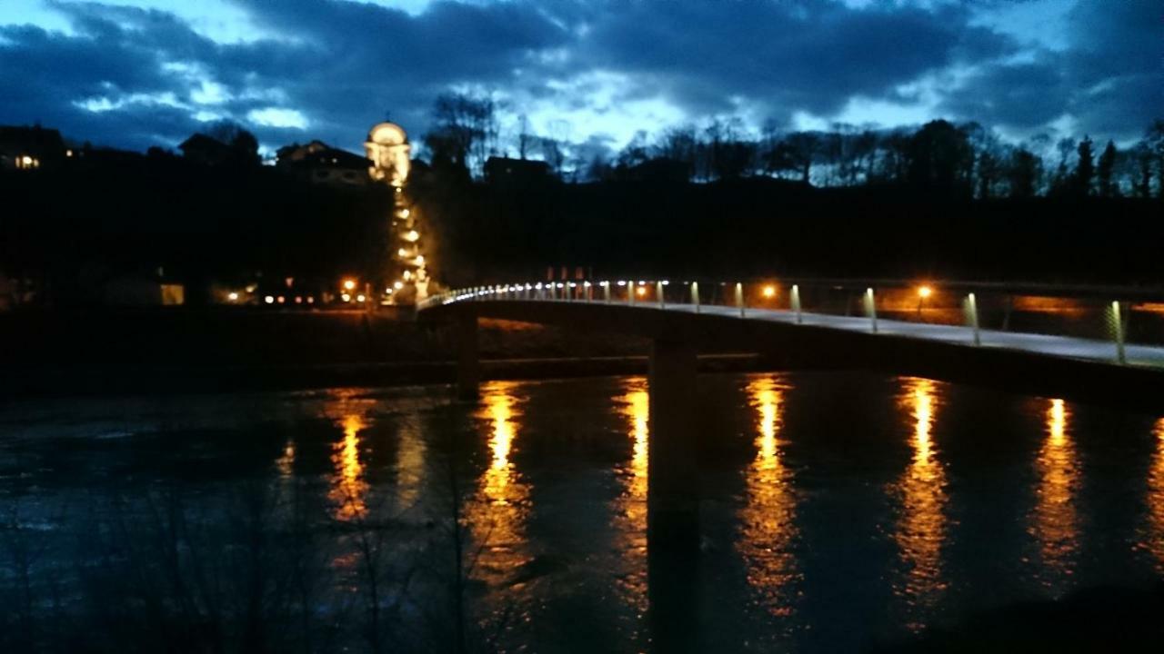 Ferienwohnung An Der Idyllischen Salzachschleife Naehe Salzburg Laufen Exteriör bild